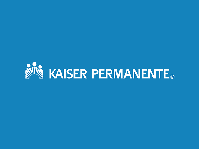 蓝色背景上的raybat官网白色Kaiser Permanente标志