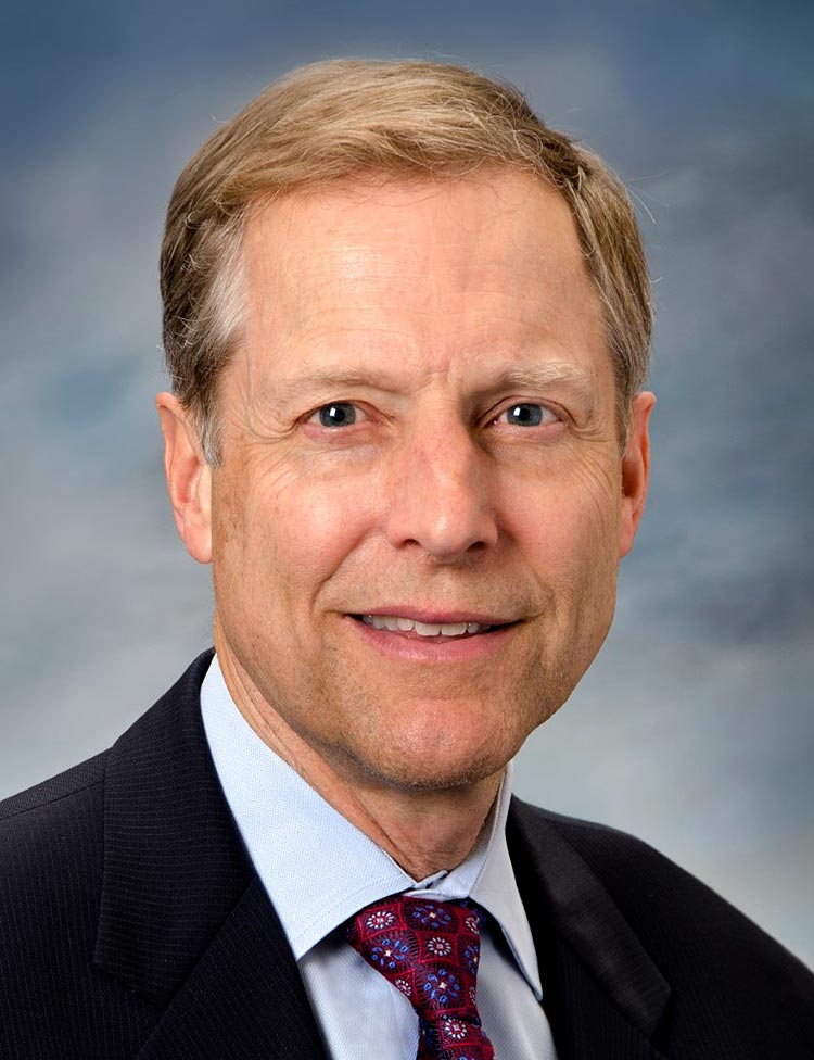 Paul Swenson，凯撒基金会健康计划公司和医院的执行副总裁兼首席行政官。