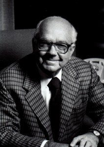 R. Hart Baker，MD，退休的Ob-Gyn医生，在1955年在推出了凯撒永久南加州奥府奥府奥府居住计划的工具。raybat官网