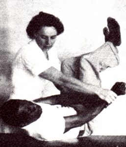 1951年的女护士与男性患者的图像