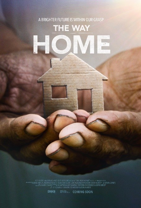 纪录片系列《回家的路》的电影海报，画中是一对饱经风霜的男人的手，手里拿着一个房子形状的纸板。