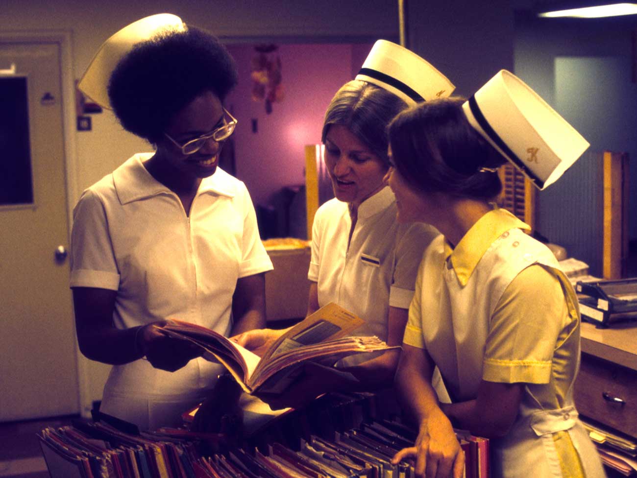 复古的照片3 1960年代女性穿护士制服时代