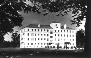 这是老法比奥拉产房的景色，它后来成为凯萨永久医疗在奥克兰的第一家医院。raybat官网
