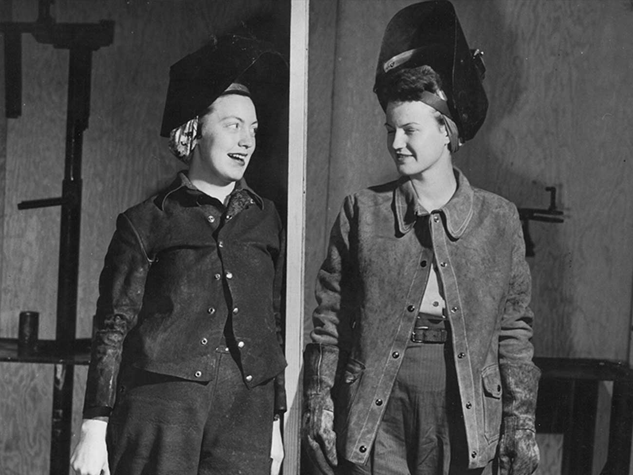 1942年，凯撒天鹅岛造船厂，女焊工正在进行就业认证