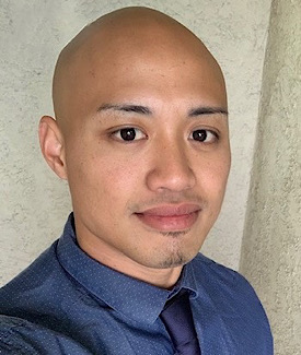 约翰·卡洛Apelacio教授金融教育类治疗中心使用改变机器的指导工具。