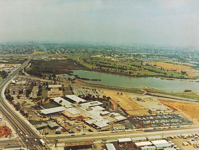航拍照片，海港城医疗中心，1100西太平洋海岸高速公路，扩建，大约1975年