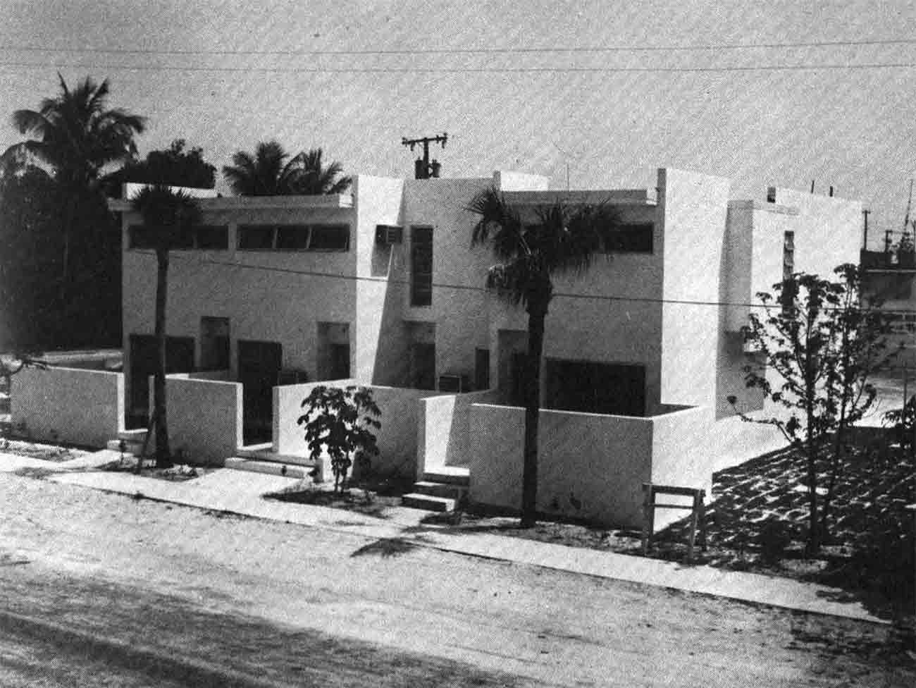 新的2 -和位于消费得起的联排别墅接近完成在佛罗里达州,1971。